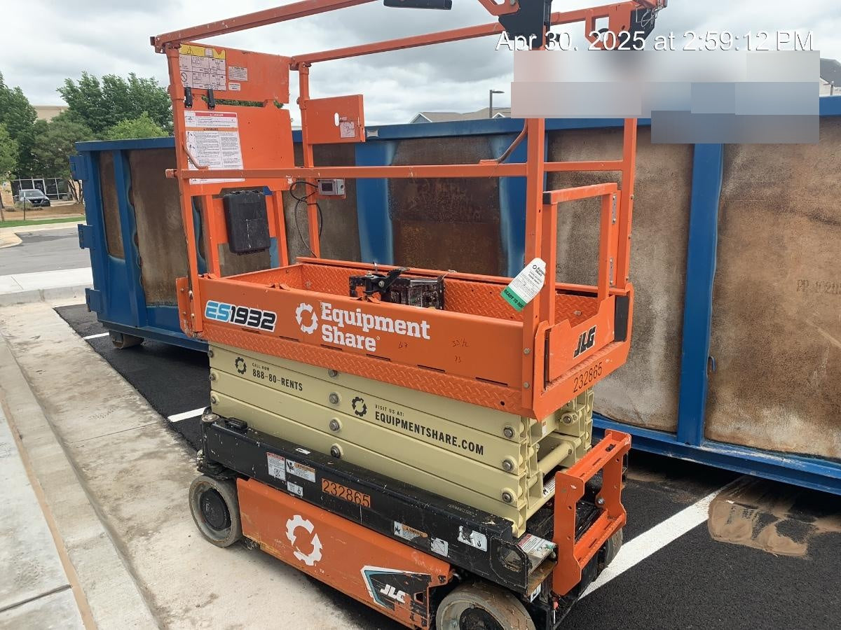 2022 JLG ES1932