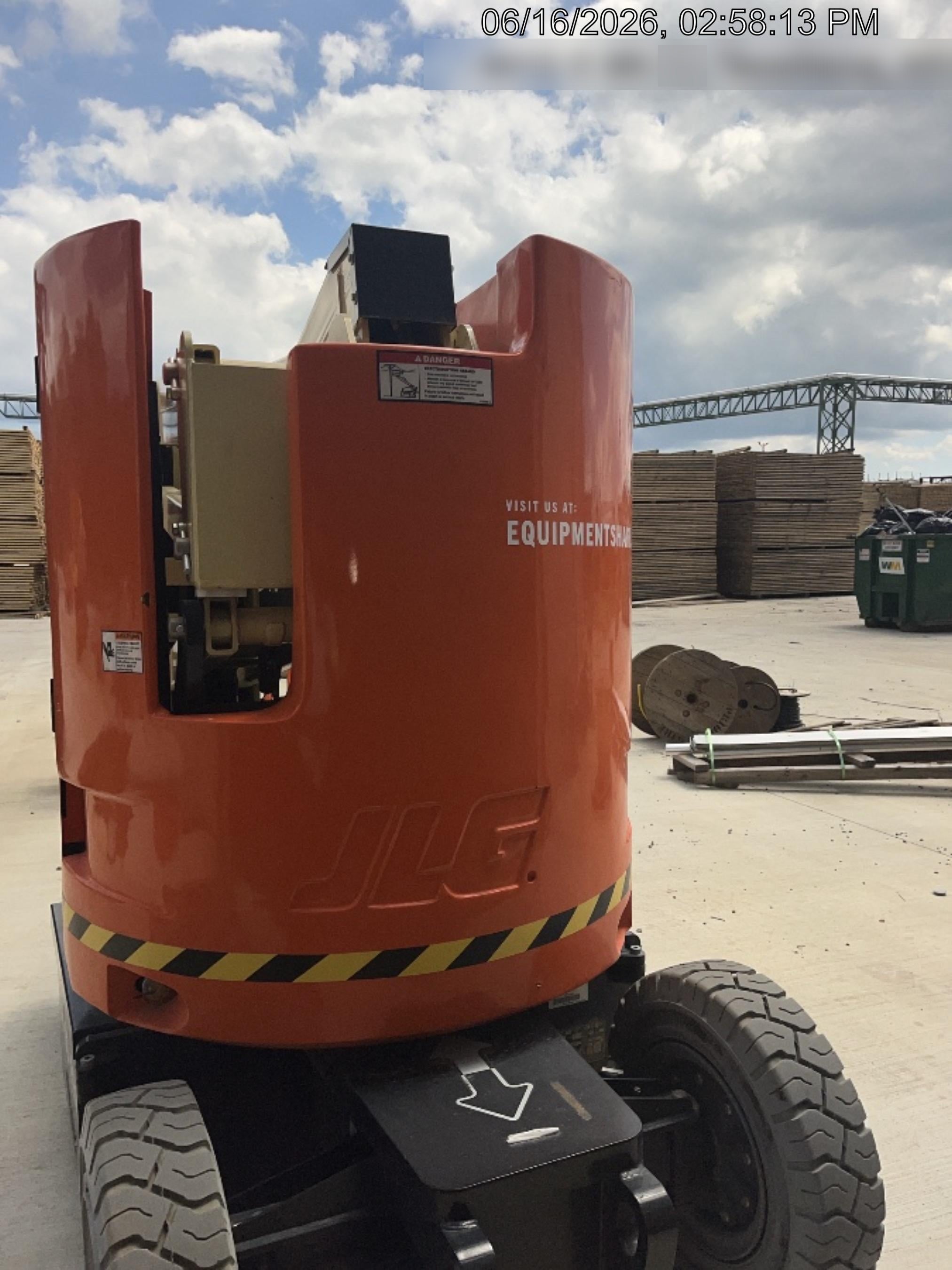 2025 JLG E300AJP