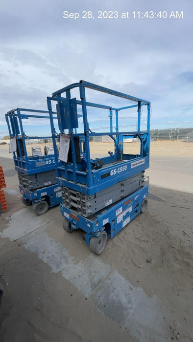 2020 Genie GS-1930 Solid Non Marking Tires, Beacon, Folding rails with half height swing gate, 800W Inverter