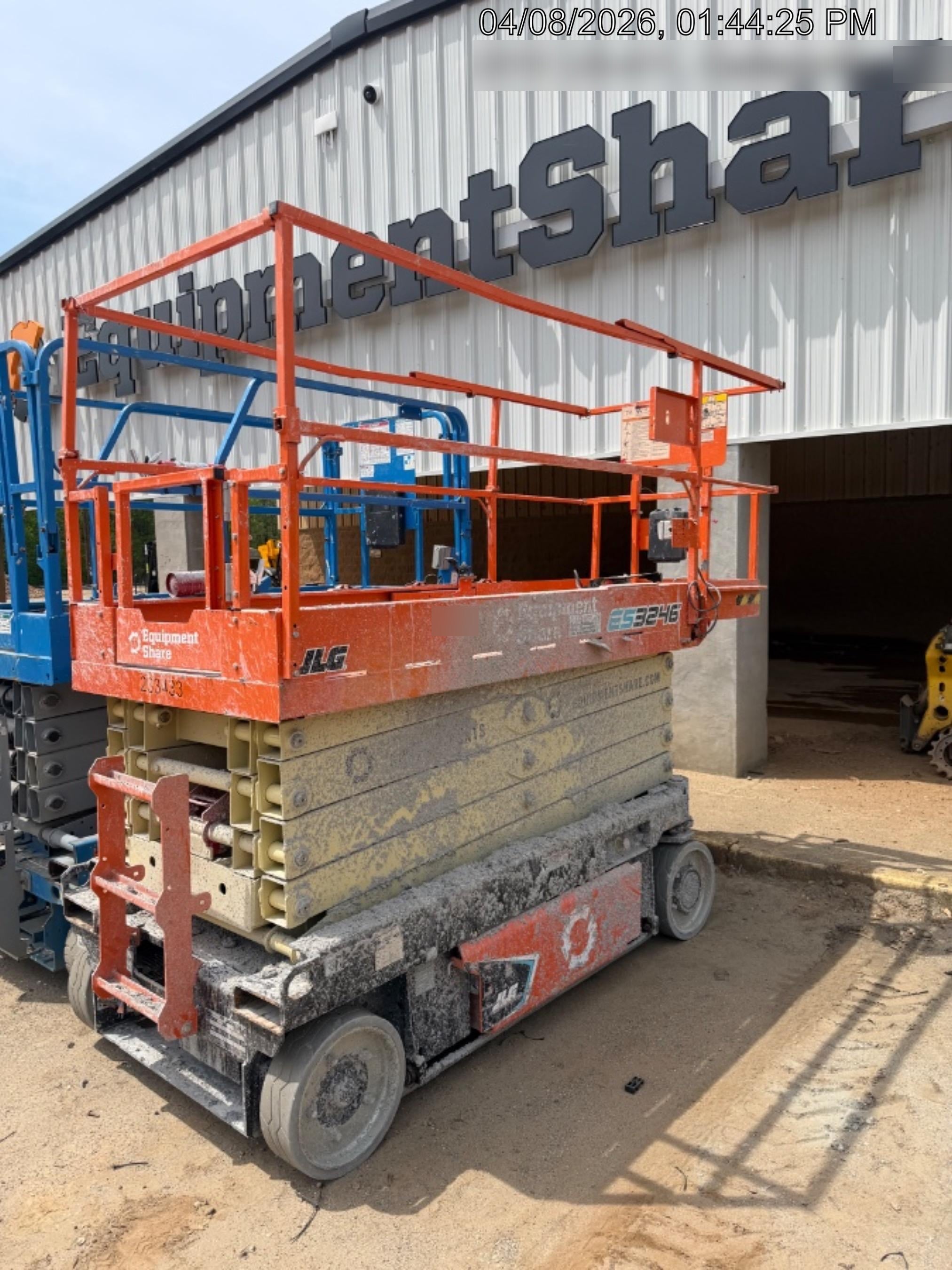 2022 JLG ES3246