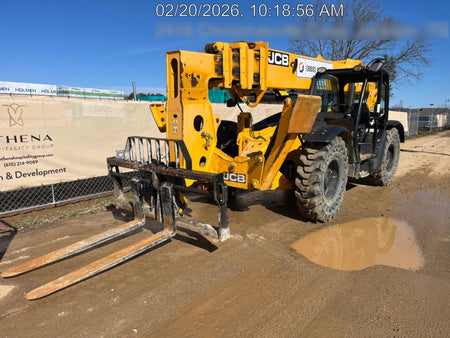 2019 JCB 512-56 Canopy, 109 HP, Solid Tires, STD Worklight, Beacon, Aux Hydraulics, Lifting Eye, Back up Alarm w/66" Carriage/60" Forks