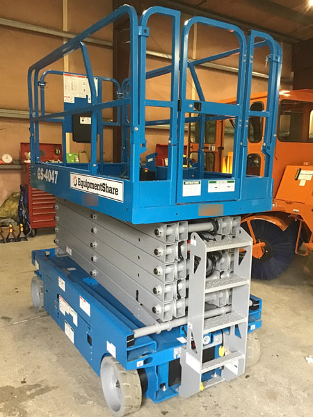 2019 Genie GS-4047 Folding rails with half height swing gate, 800W Inverter