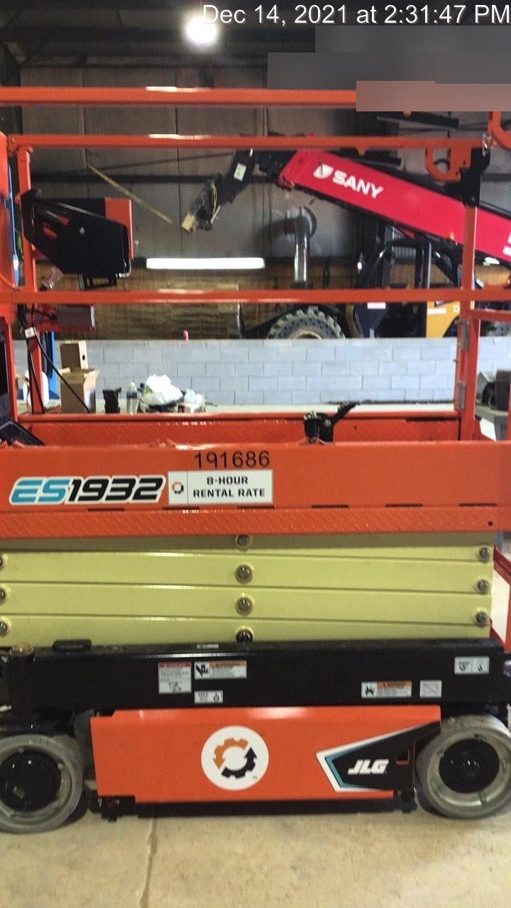 2021 JLG ES1932