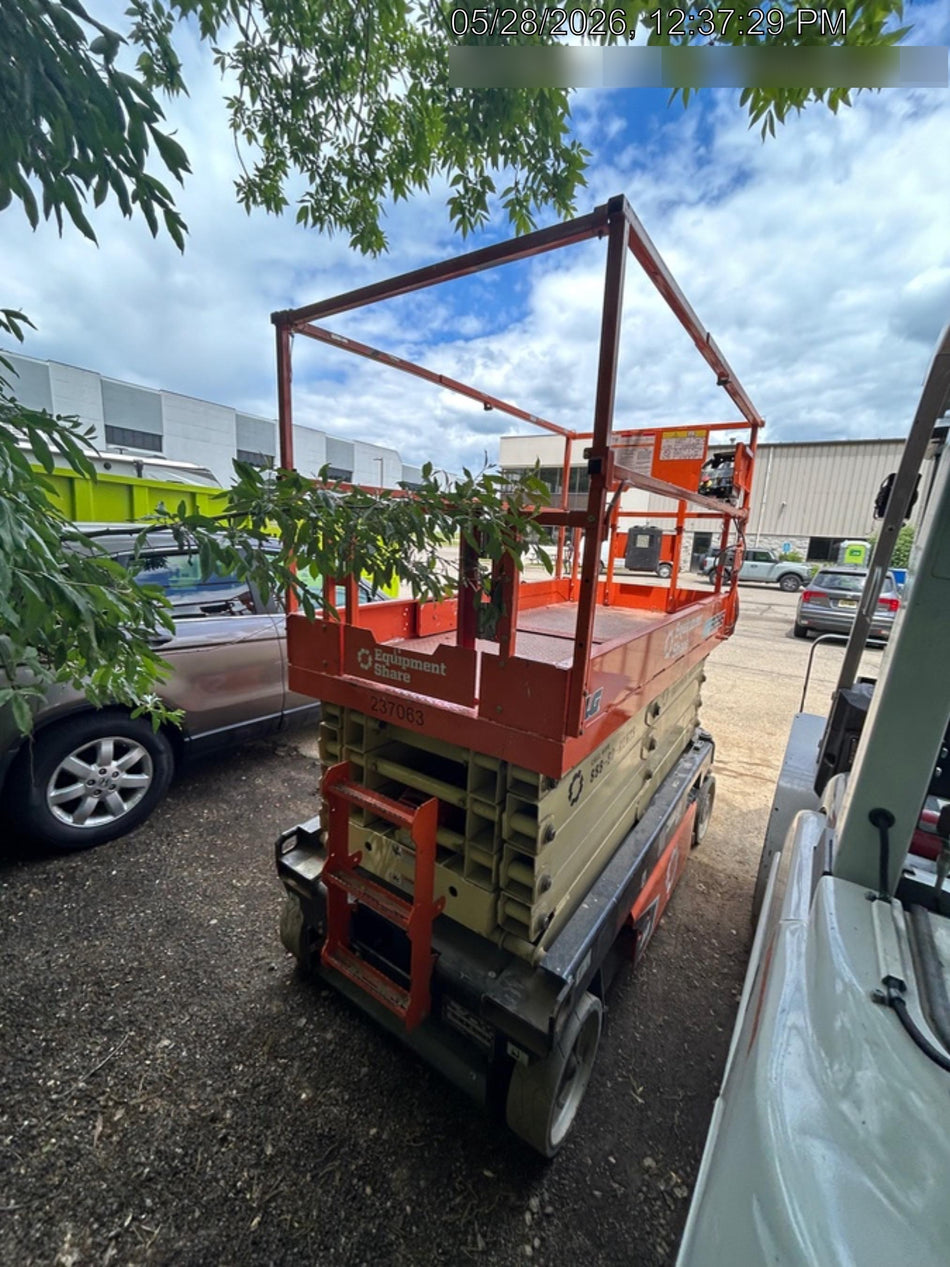 2022 JLG ES3246