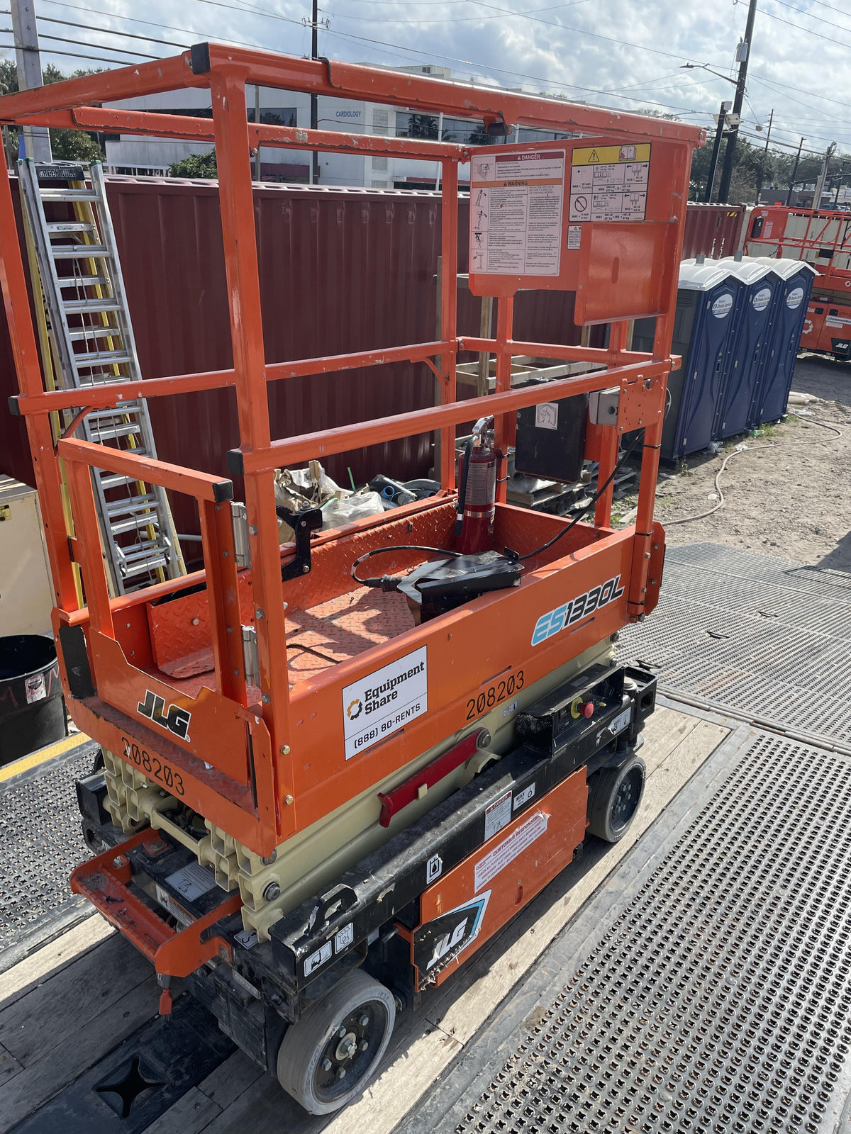 2022 JLG ES1330L