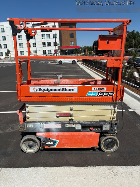 2021 JLG ES1932