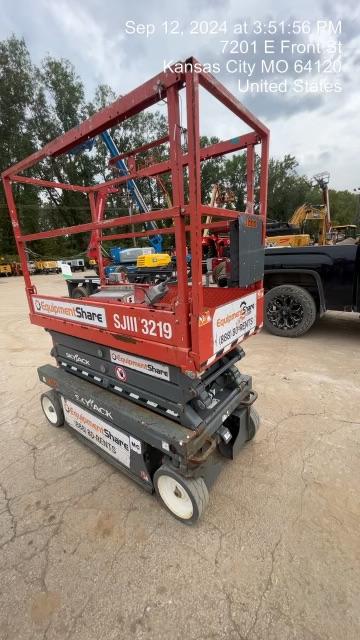 2018 Skyjack SJIII-3219 Skyjack SJIII3219 Scissor Lift w/Trojan Batteries