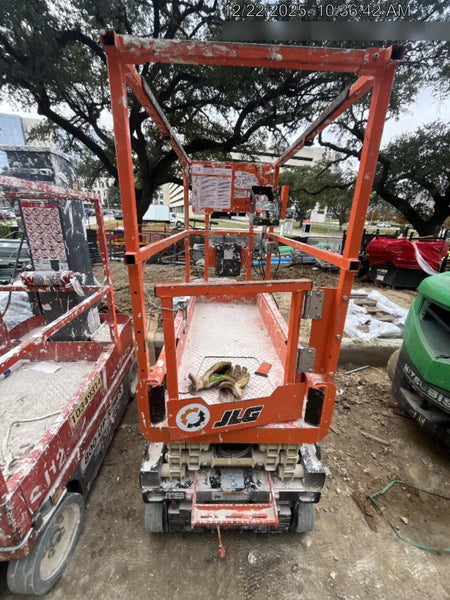 2022 JLG ES1330L