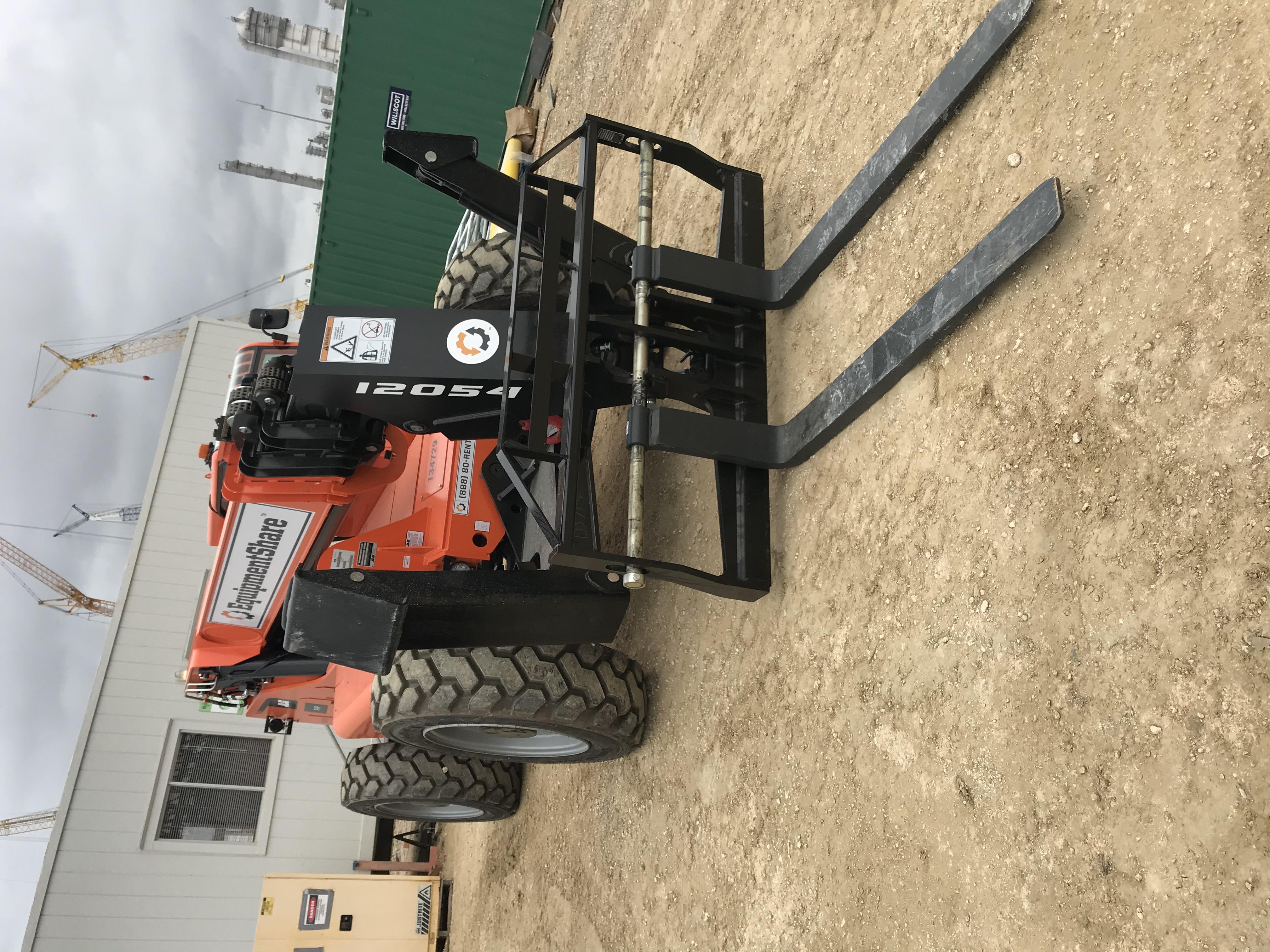 2021 JLG 12054