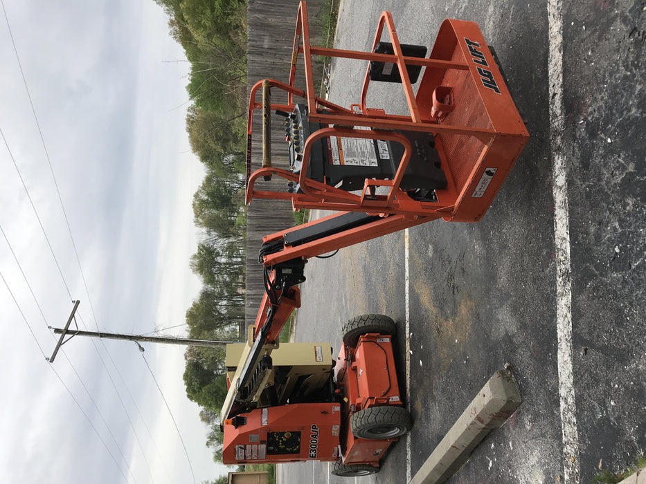 2019 JLG E300AJP