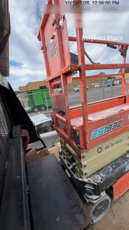 2022 JLG ES1932