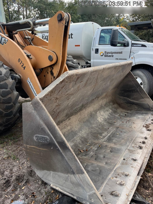 2016 Case 721F CLOSED CAB, JRB 416 STYLE HYD COUPLER