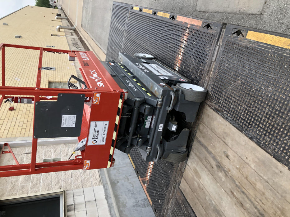 2018 Skyjack SJIII-3219 Skyjack SJIII3219 Scissor Lift w/Trojan Batteries