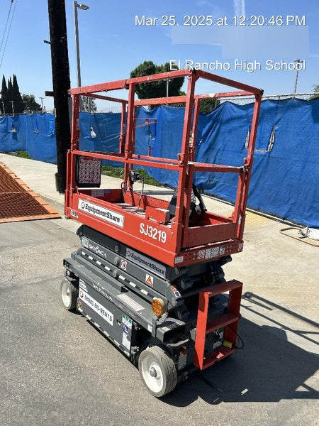 2020 Skyjack SJIII-3219 Solid NM Tires, Half height spring hinged entry gate, Dual Beacons, 800W Inverter