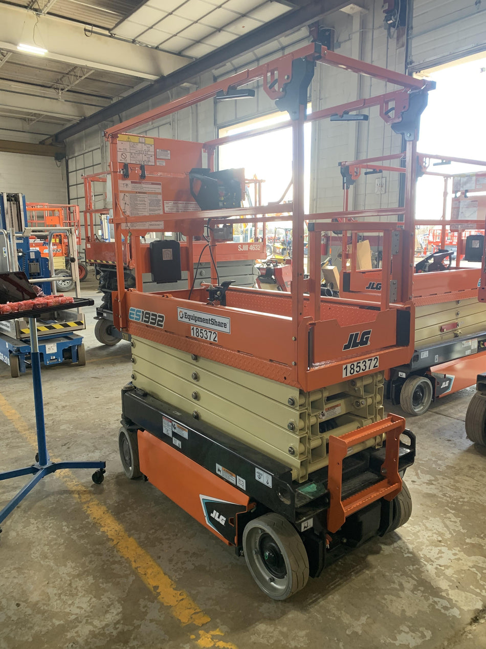 2021 JLG ES1932