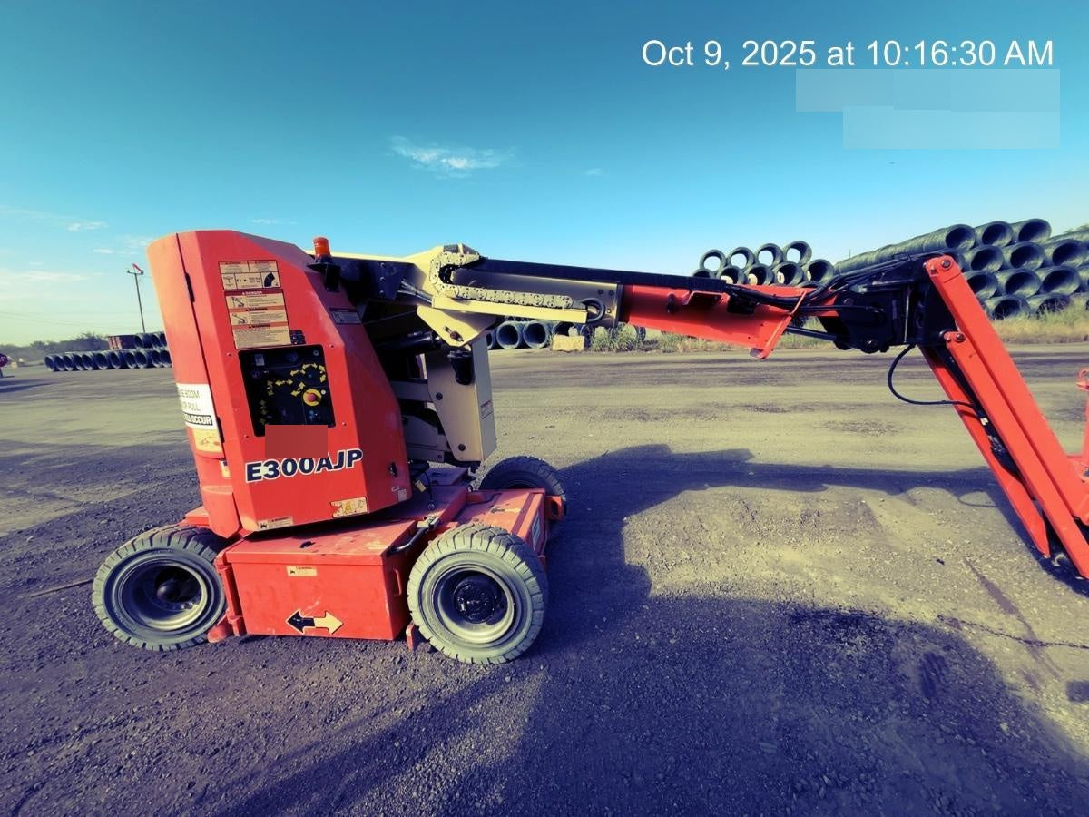 2019 JLG E300AJP