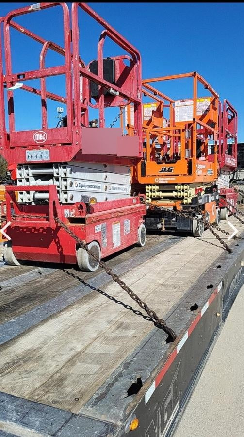 2022 JLG ES1330L