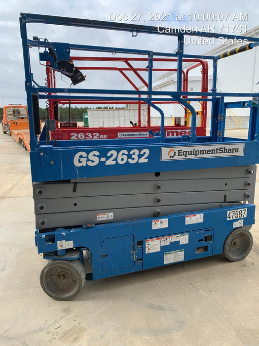 2019 Genie GS-2632 Folding rails with half height swing gate