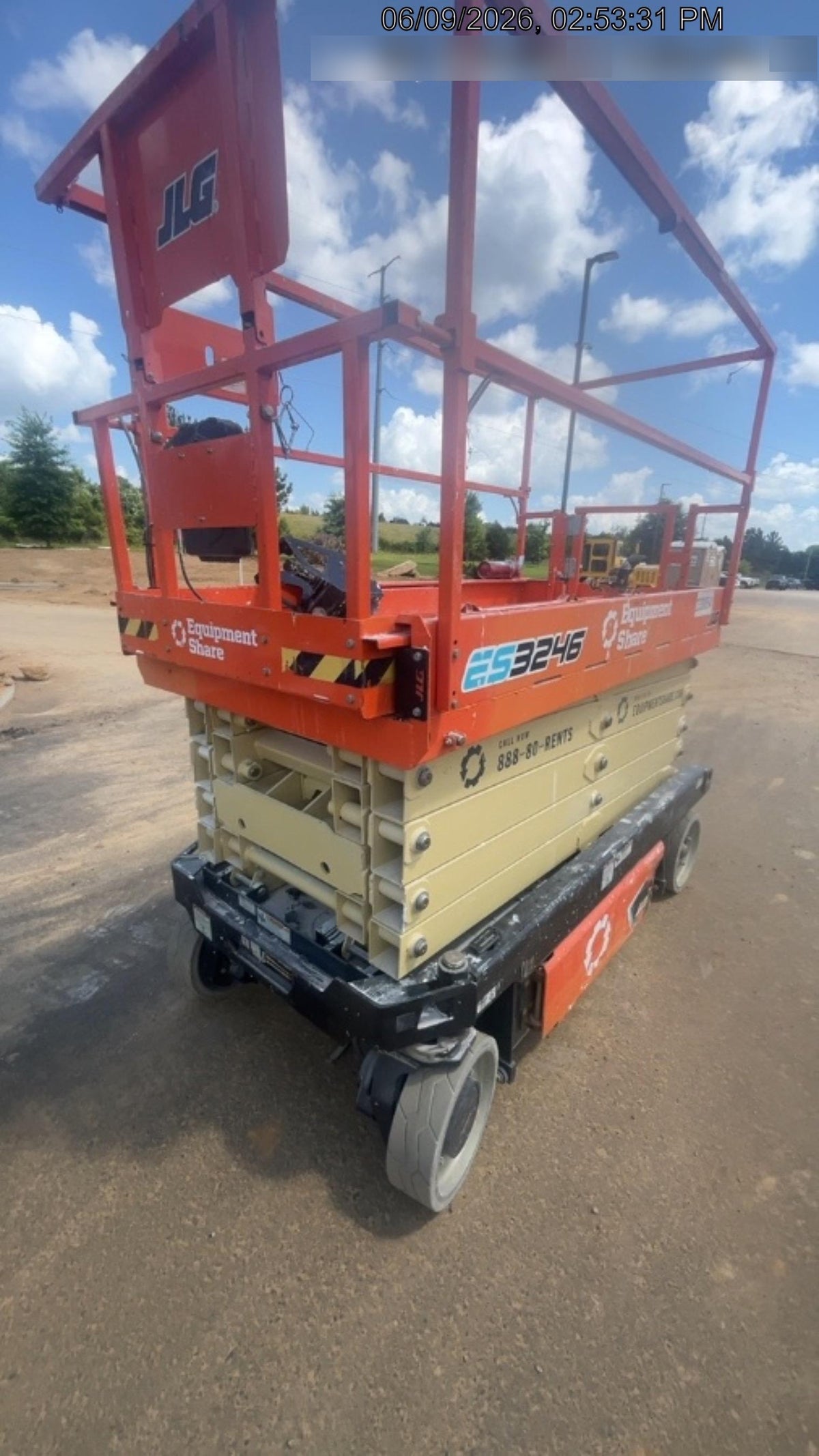 2022 JLG ES3246