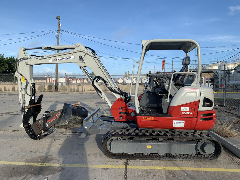 2021 TAKEUCHI TB250-2