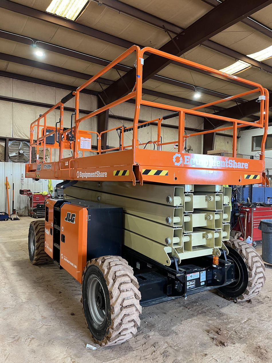 2023 JLG RT4394