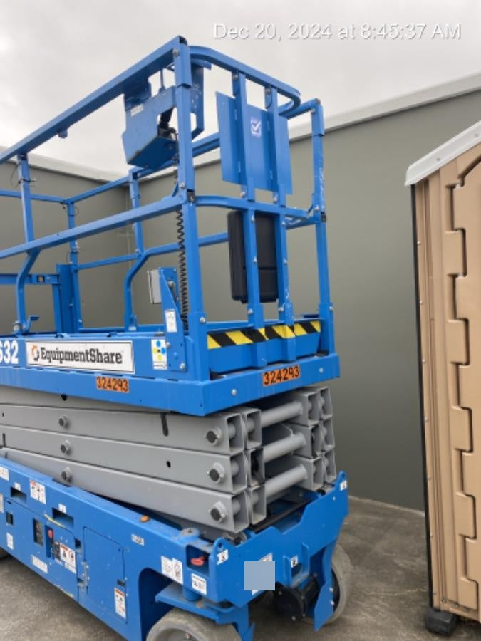 2023 GENIE GS-2632