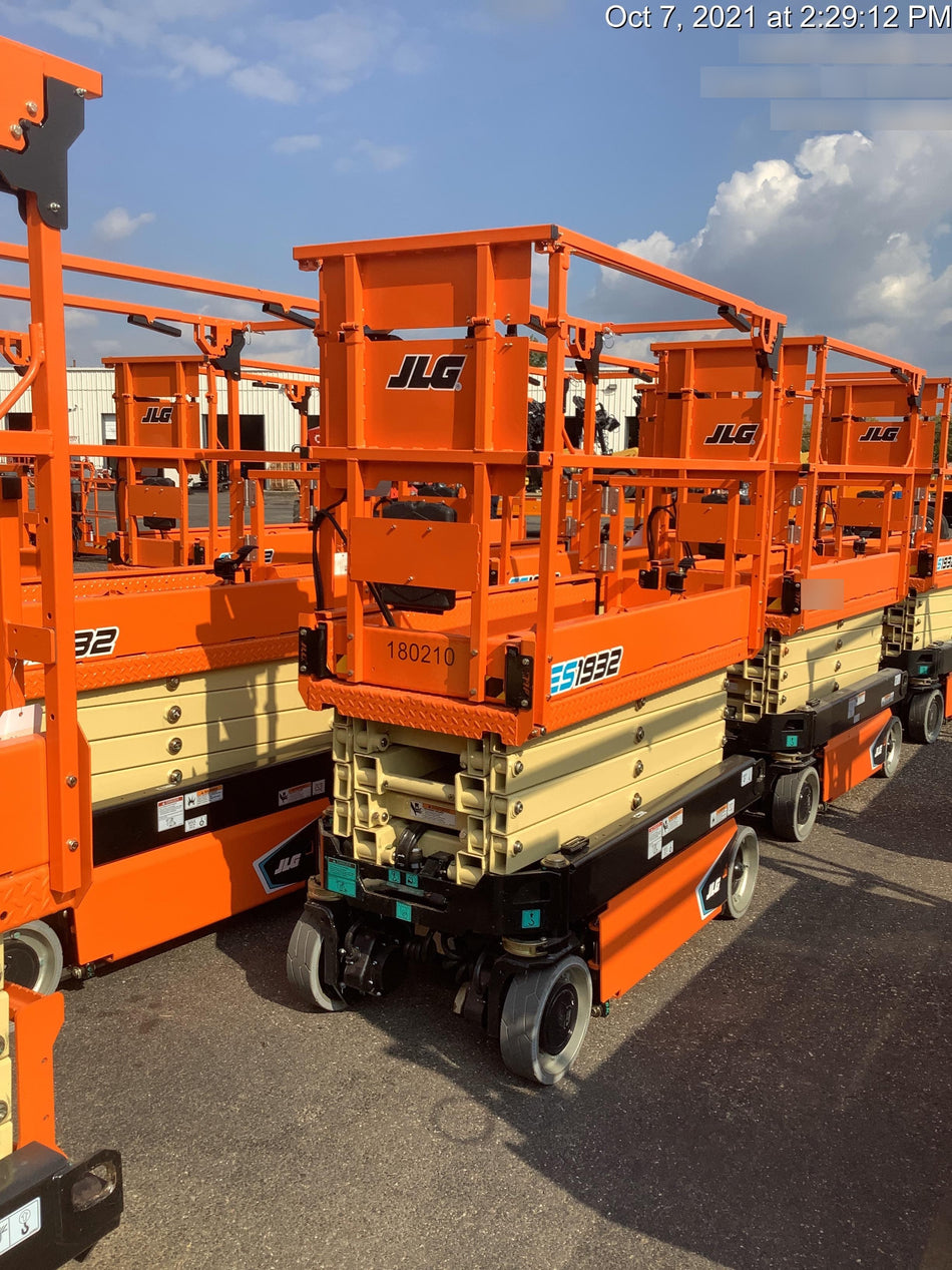 2021 JLG ES1932