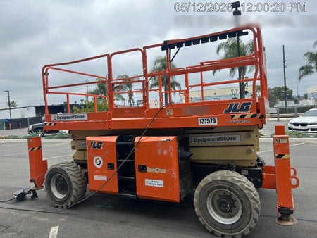 2021 JLG 330LRT