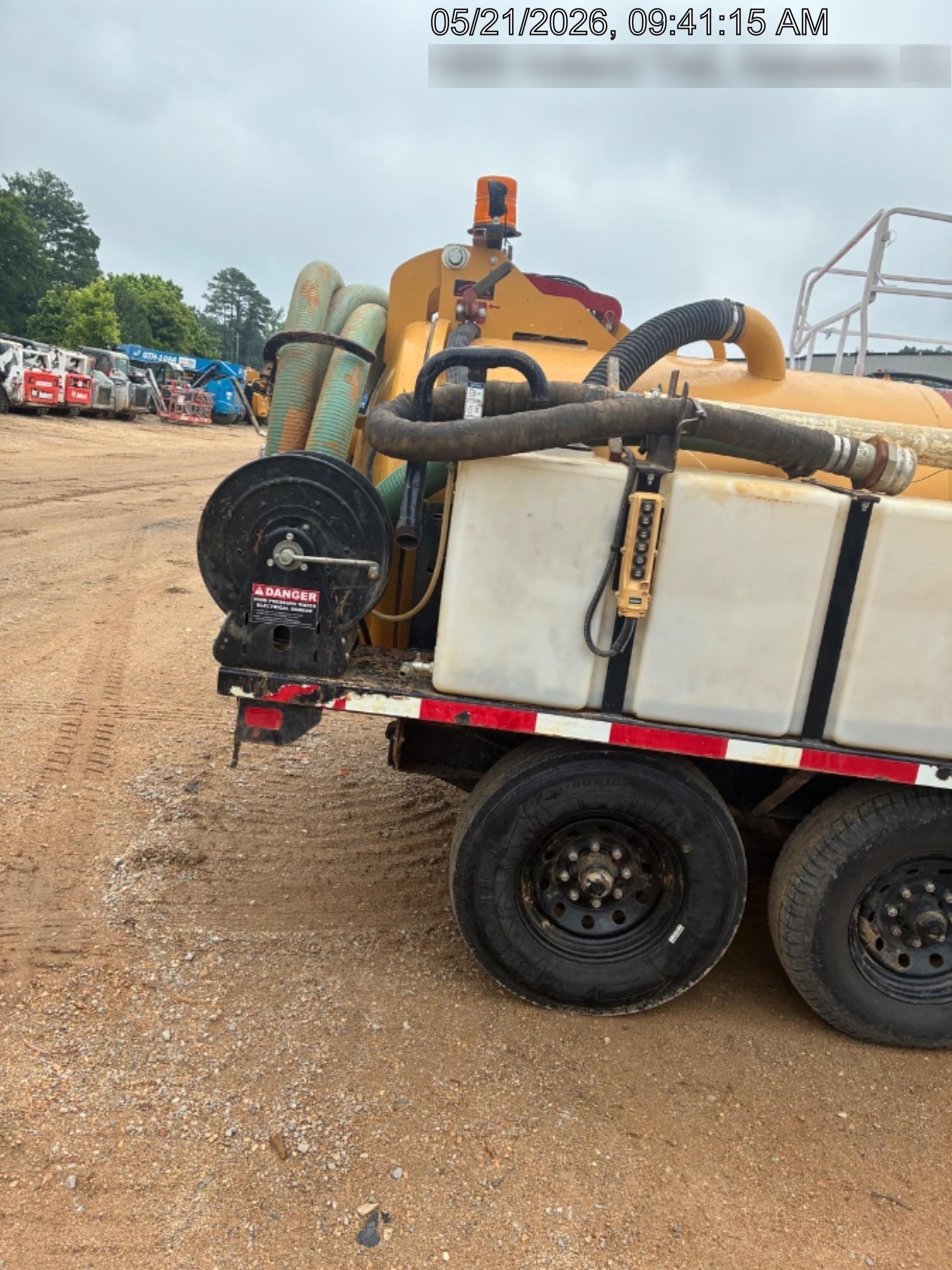 2023 VAC-TRON LP573XDT