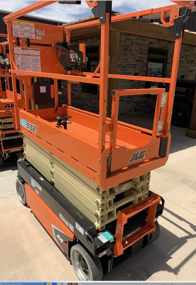 2022 JLG ES1932