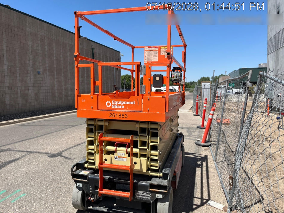 2022 JLG ES3246