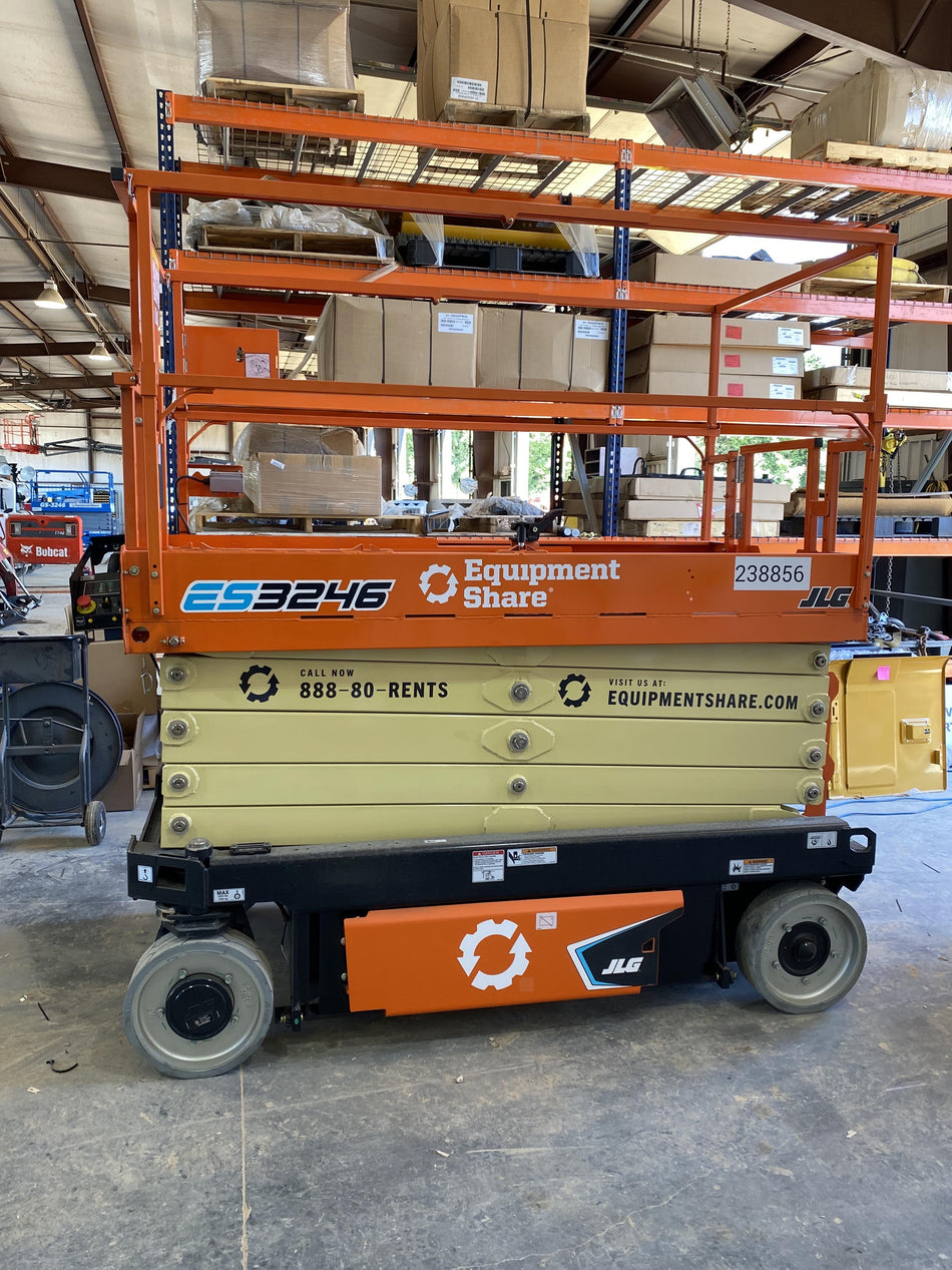 2022 JLG ES3246