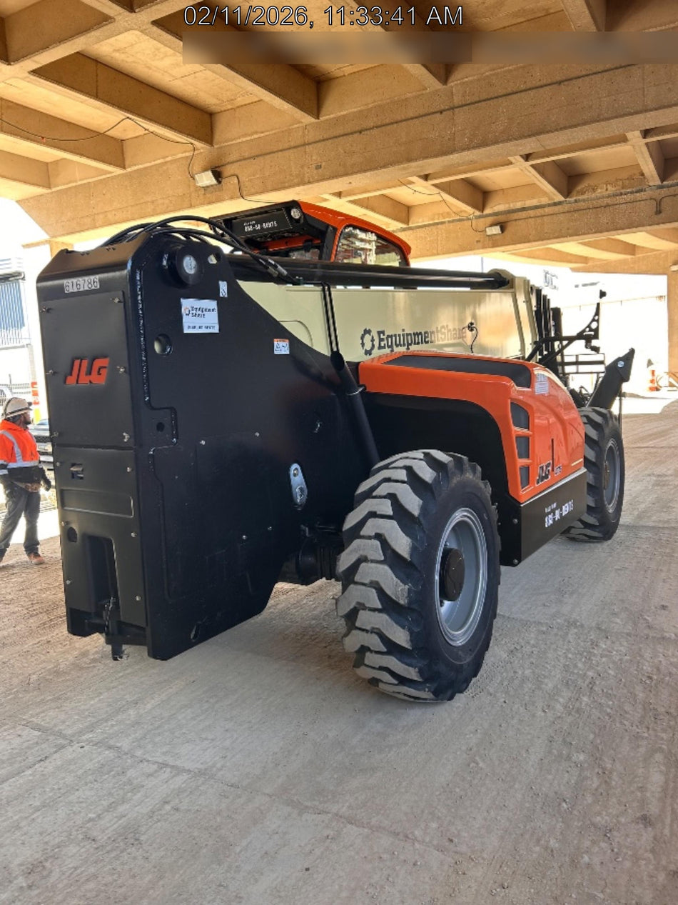 2025 JLG 1075