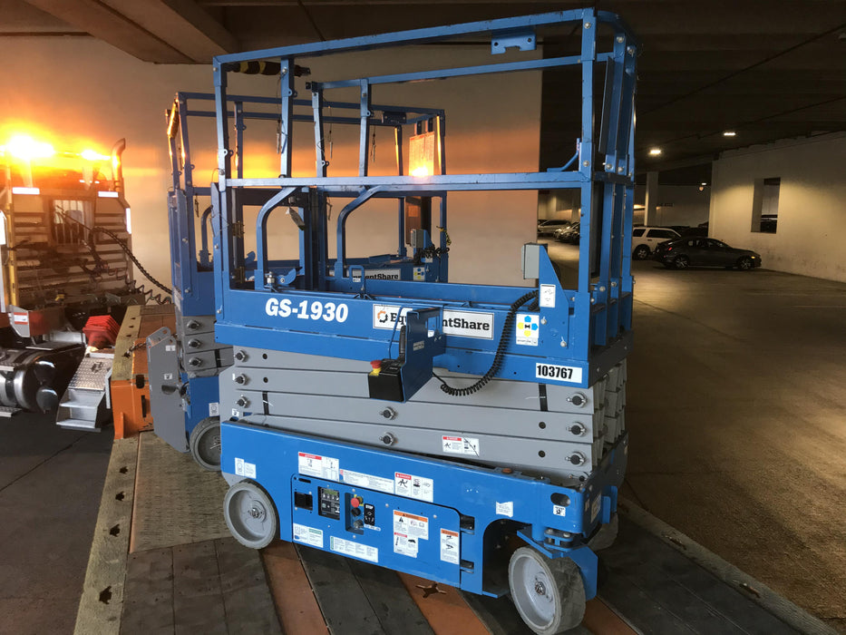 2020 Genie GS-1930 Solid Non Marking Tires, Beacon, Folding rails with half height swing gate, 800W Inverter