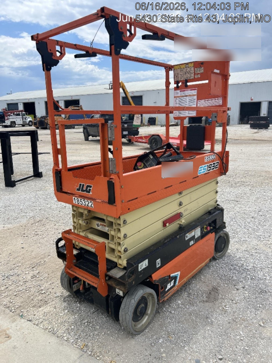 2021 JLG ES1932