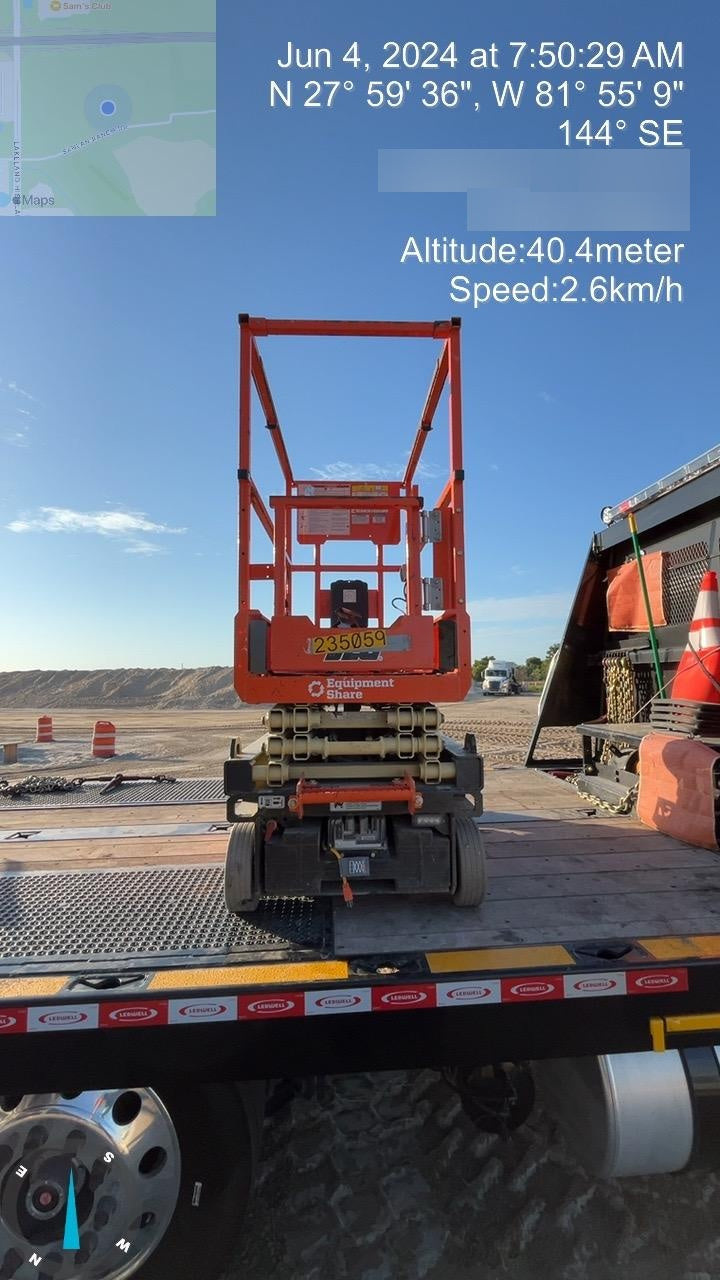 2022 JLG ES1330L