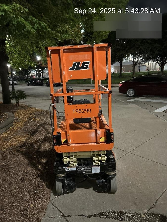 2021 JLG ES1330L