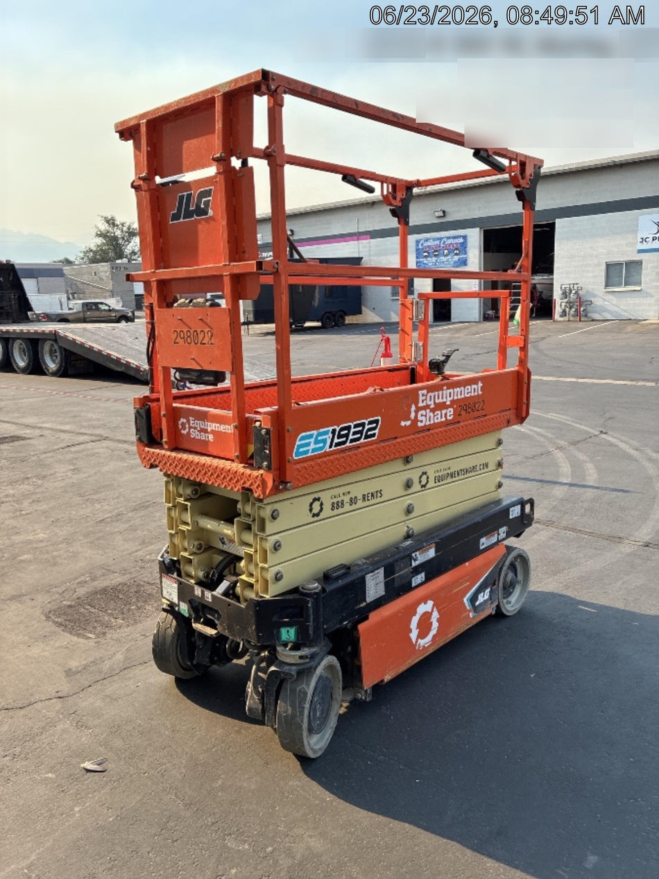 2023 JLG ES1932