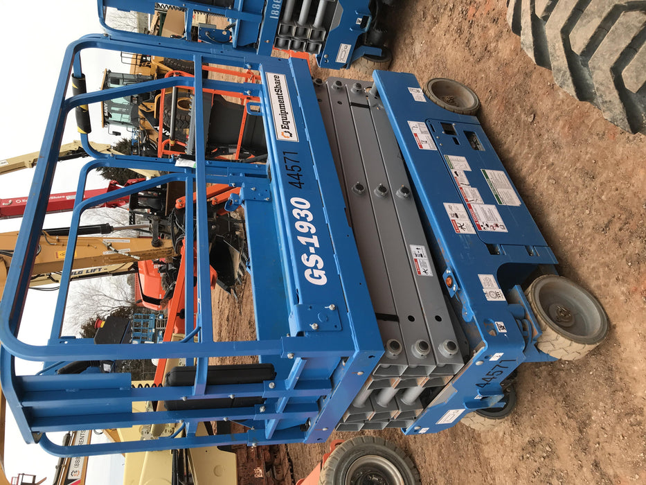 2019 Genie GS-1930 Fixed rails with chain Entry