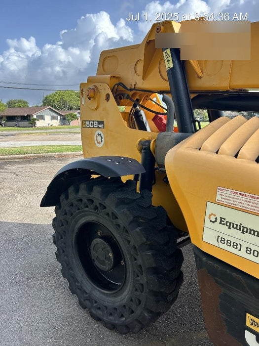 2019 JCB 509-42 Cab/Heat/Air, 74 HP, Solid Tires, STD Worklight, Beacon, Aux Hydraulics, Lifting Eye, Back up Alarm w/66" Carriage/60" Forks
