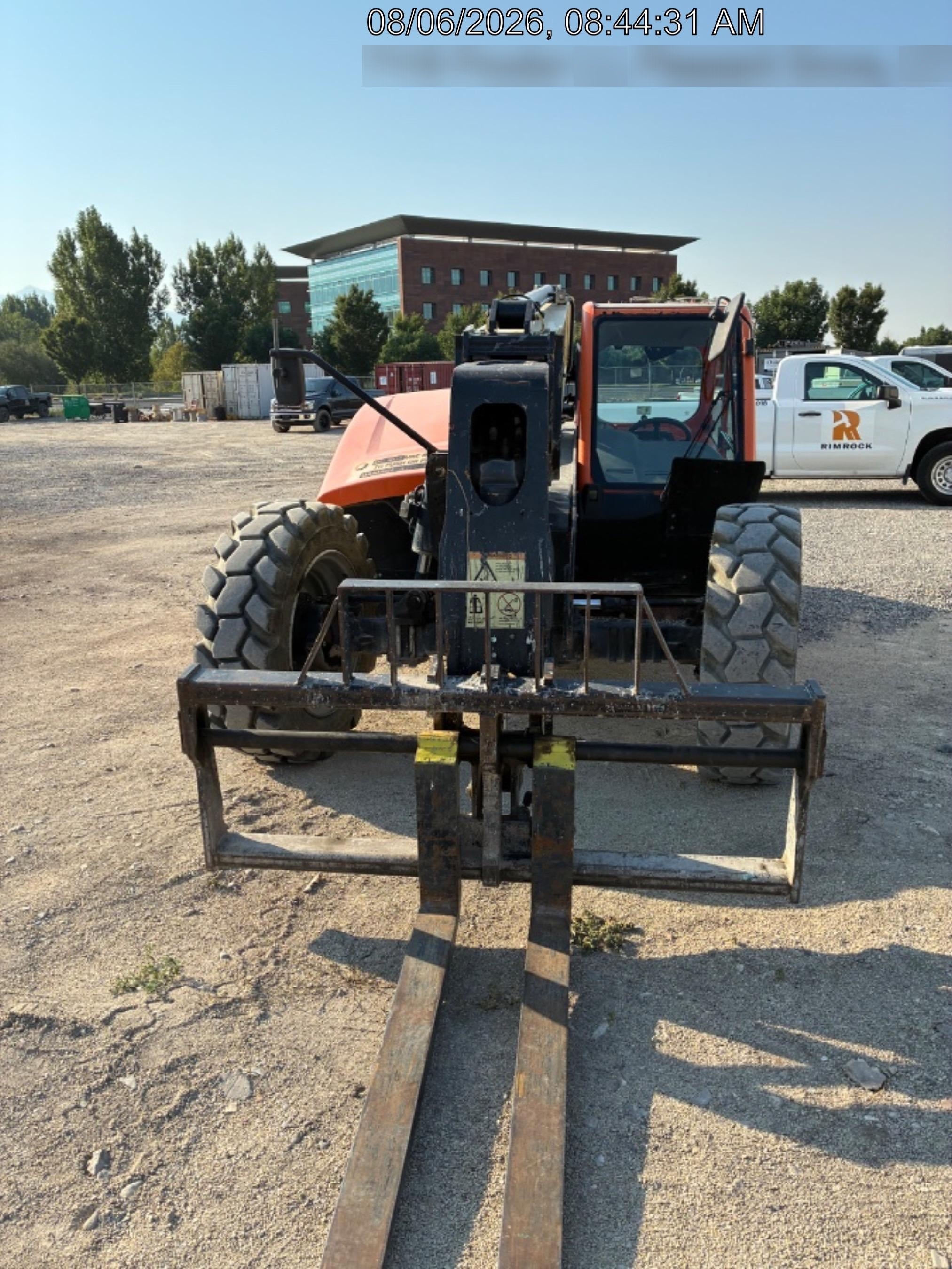 2017 JLG 742