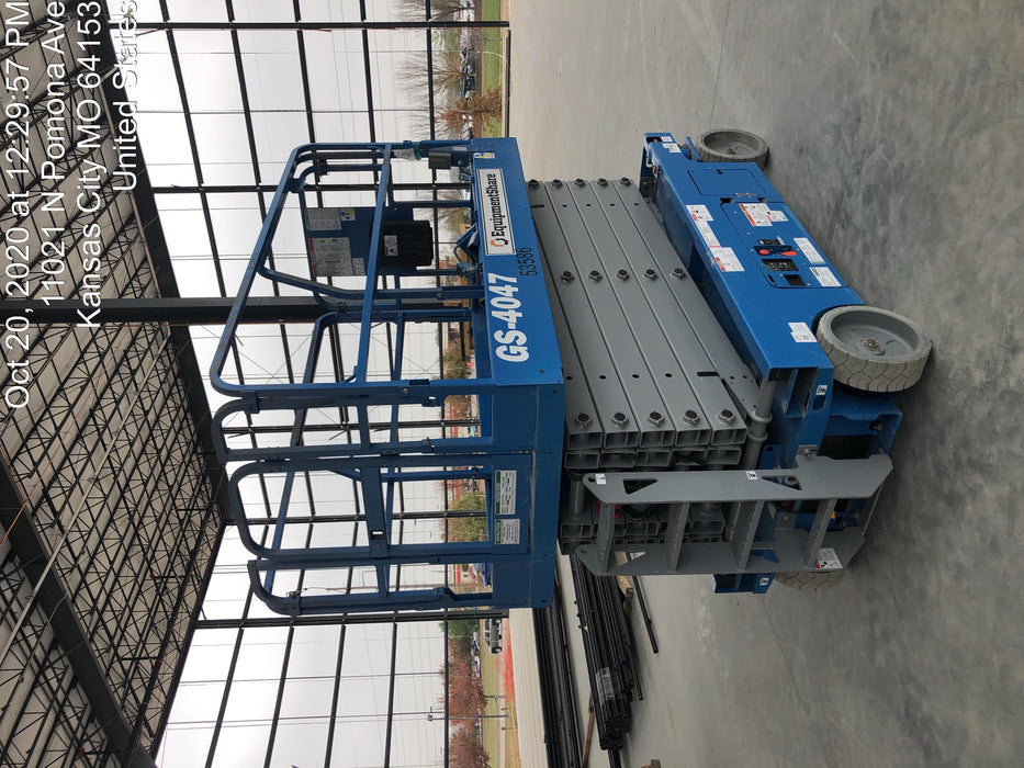 2019 Genie GS-4047 Folding rails with half height swing gate