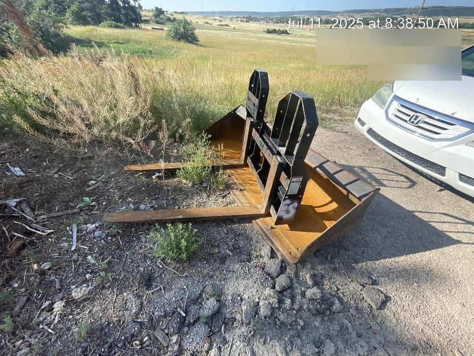 2022 TAKEUCHI 48" Pallet Forks - Takeuchi