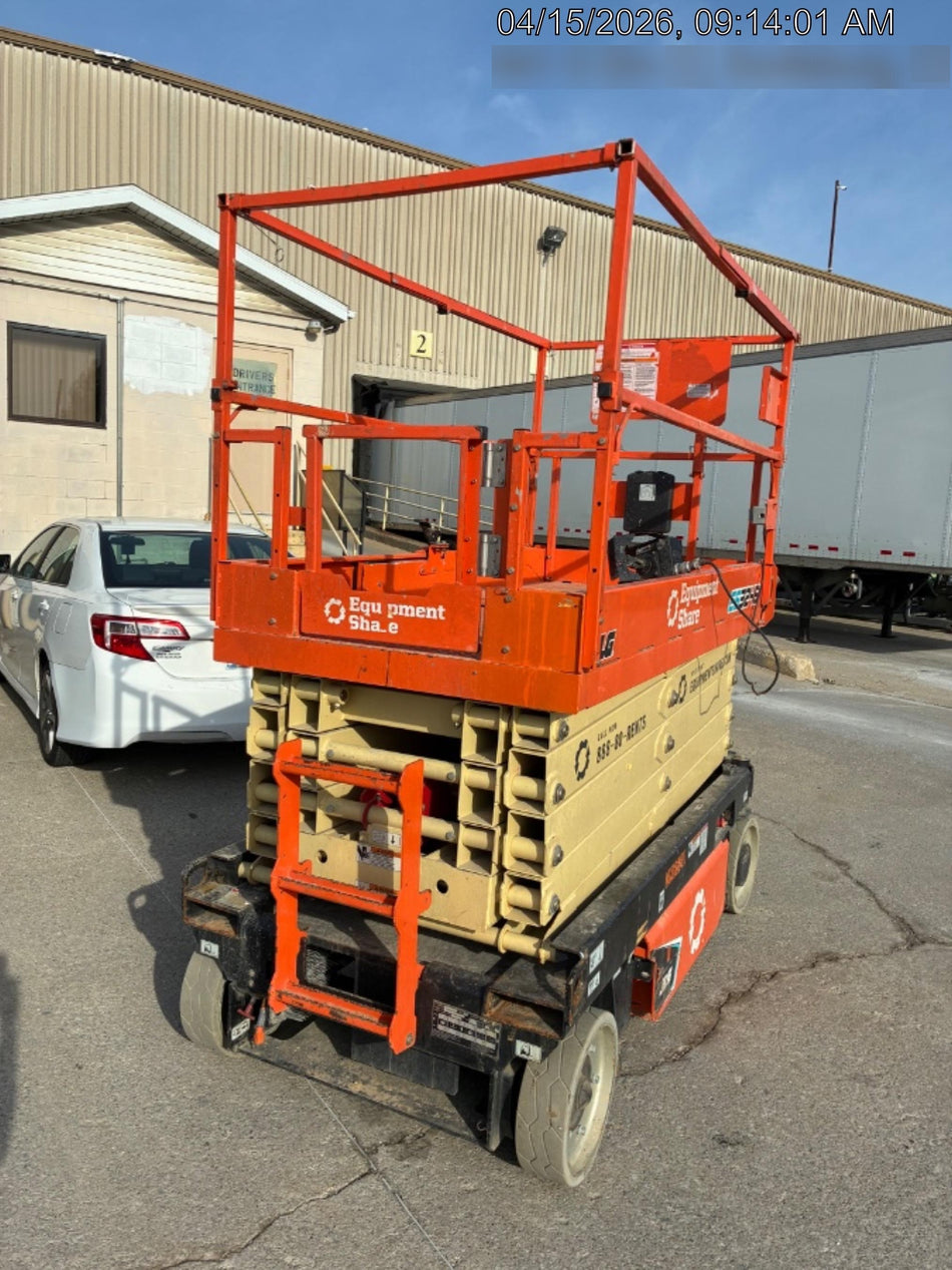 2022 JLG ES3246