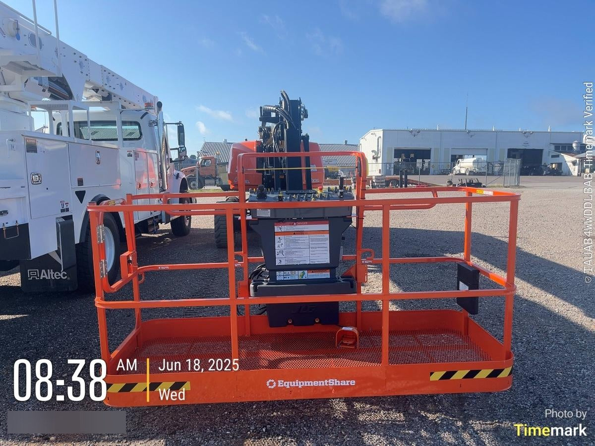 2025 JLG 660SJ