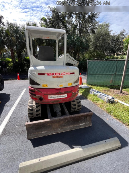 2022 TAKEUCHI TB235-2R