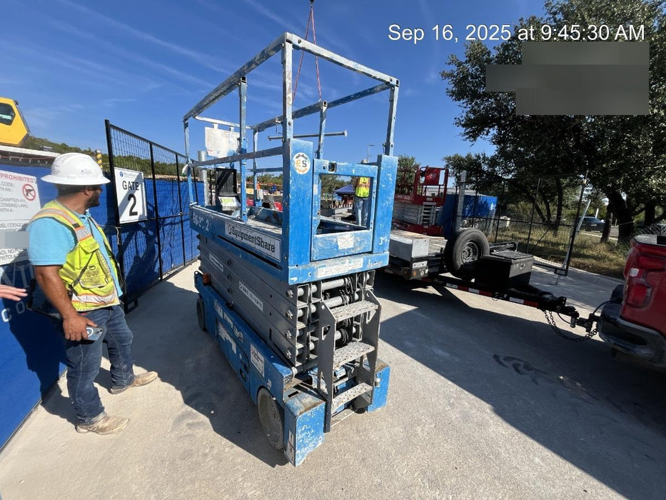 2017 Genie GS-3232 Genie GS3232 Scissor Lift