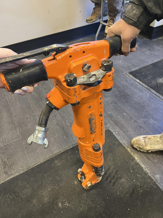 2023 MICHIGAN PNEUMATIC ES-TPB90-118-TRACKER