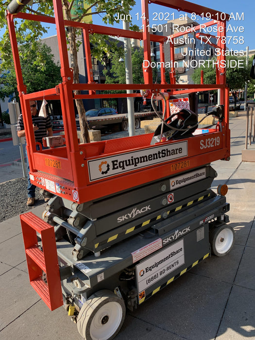 2020 Skyjack SJIII-3219 Solid NM Tires, Half height spring hinged entry gate, Dual Beacons, 800W Inverter