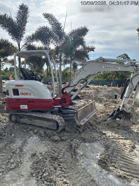 2022 TAKEUCHI TB235-2R
